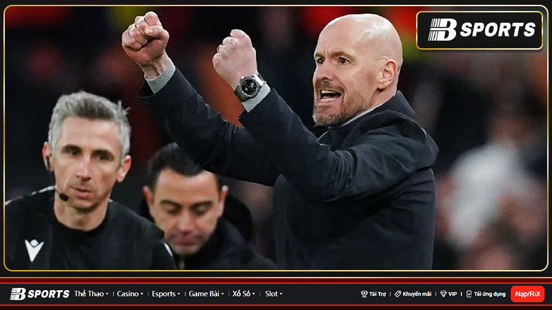 Ten Hag được ca ngợi tài ứng biến trong trận đấu với Barca