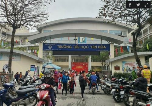 Phụ huy đến đón con mình