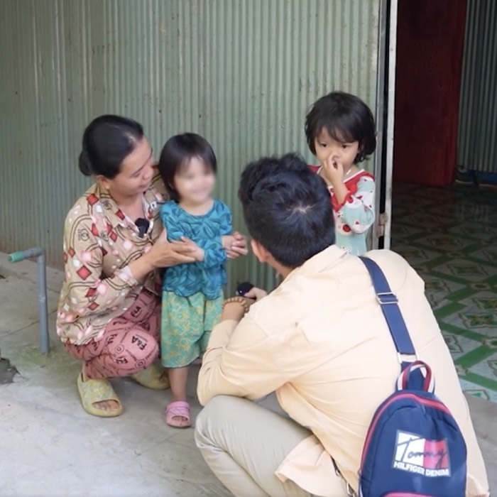 Bé gái cực thơm