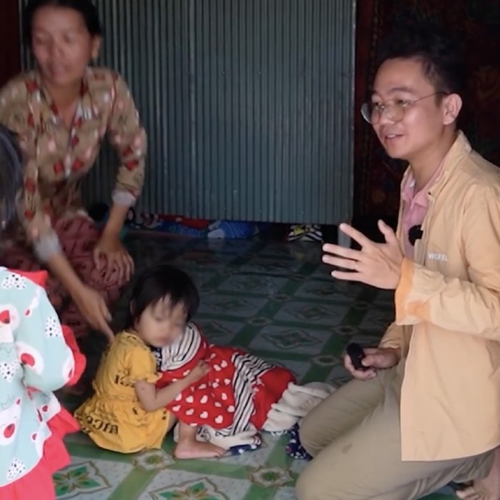 Cả gia đình ai nấy cũng ngỡ ngàng trước khả năng kì lạ của bé