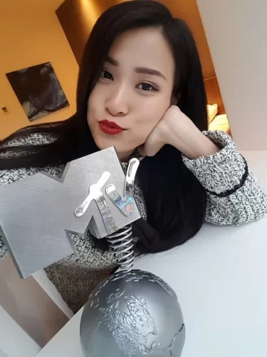Nữ ca sĩ bị đồn là "chơi ngải" đồng nghiệp