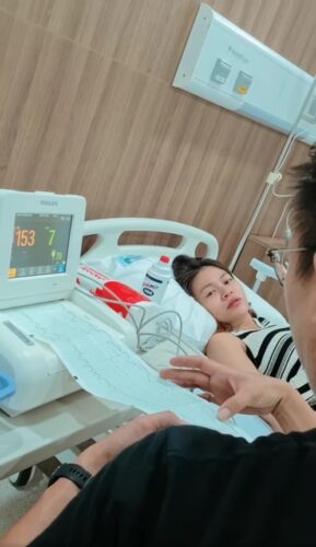 Nàng hậu đi hạ sinh con trai