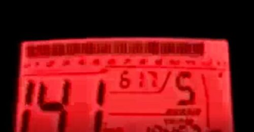 Công tơ mét được chup lại trên màn hình livestream của nam thanh niên sinh năm 2001