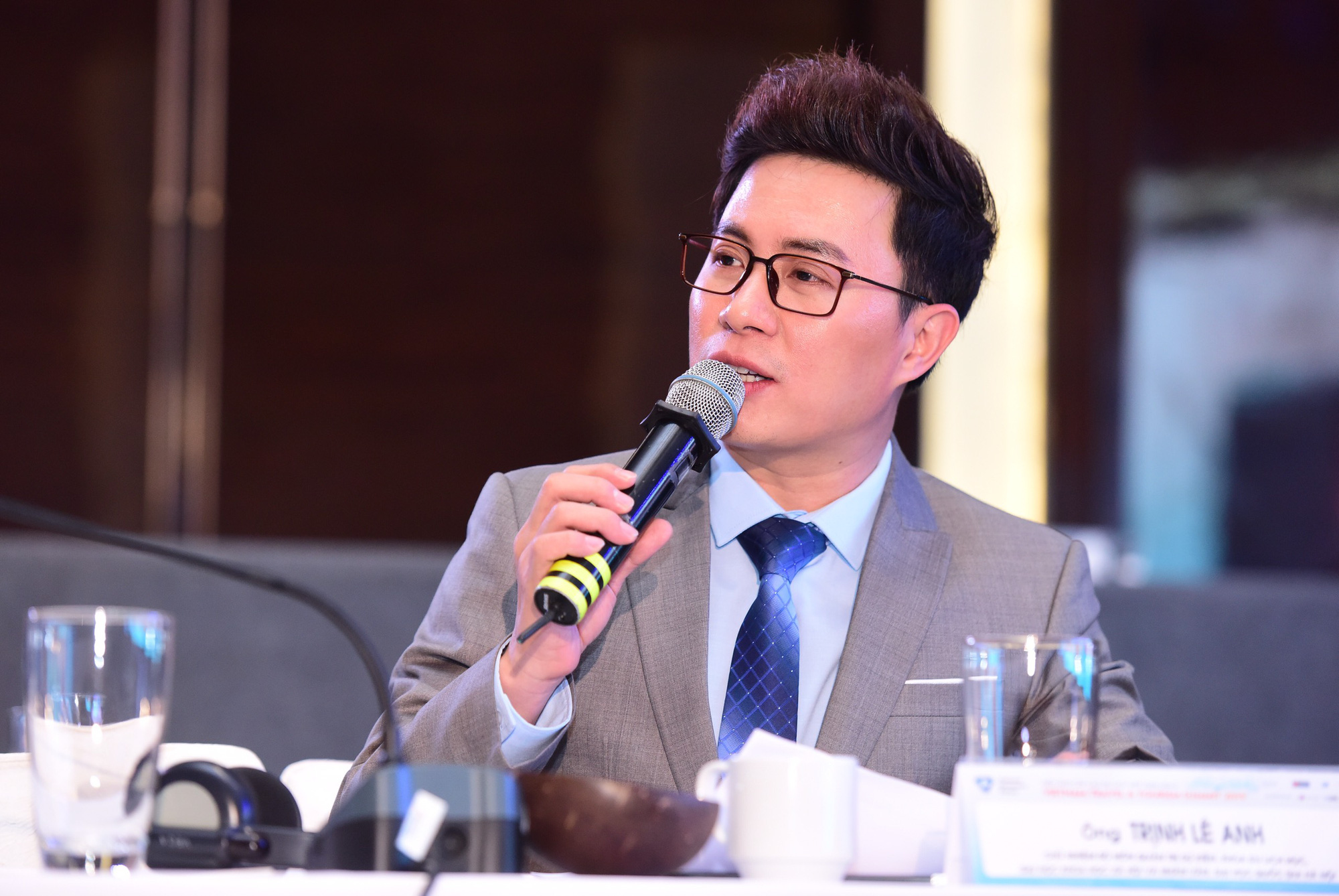 chân dung nam MC