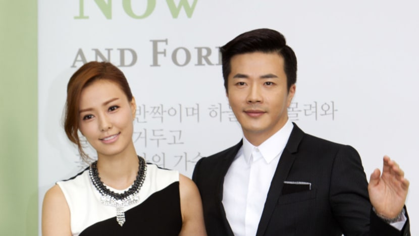Nam tài tử cùng với cô vợ Á hậu Son Tae Young